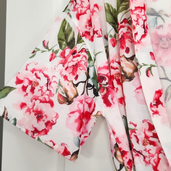 Pretty summer floral short robe by Show Me Your Mumu. Great condition! - Picture 3 of 9